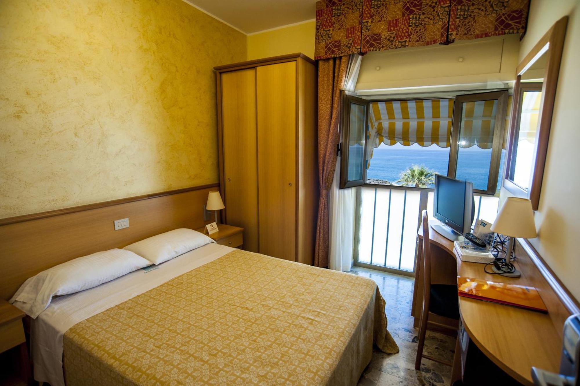 Hotel La Tonnara Amantea Ruang foto